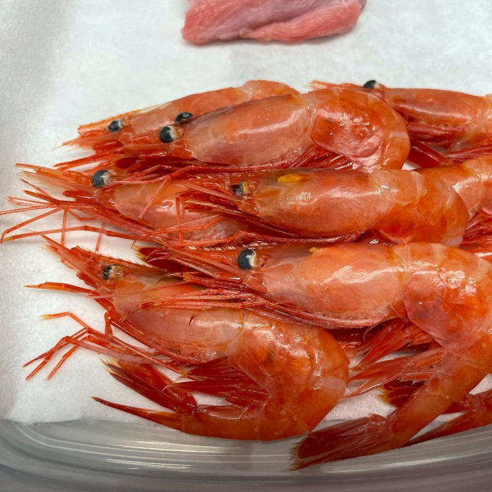 おばんざいをはじめとした一品料理の数も豊富なことで高い評価を頂戴しております。また、一人でも多くのお客様に安心してくつろいでいただきたいという想いから、空間づくりにも常に強いこだわりを持っております。